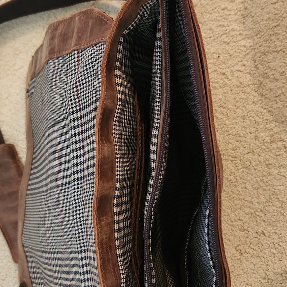 Genuine Italian Leather Messenger Bag - Picture 5 of 10